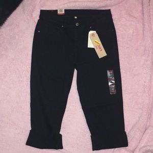 LEVI black denim Capri